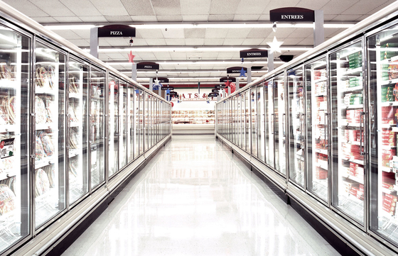 Congélateur en verre droit de porte d'anti brouillard pour la viande et le produit alimentaire sensible